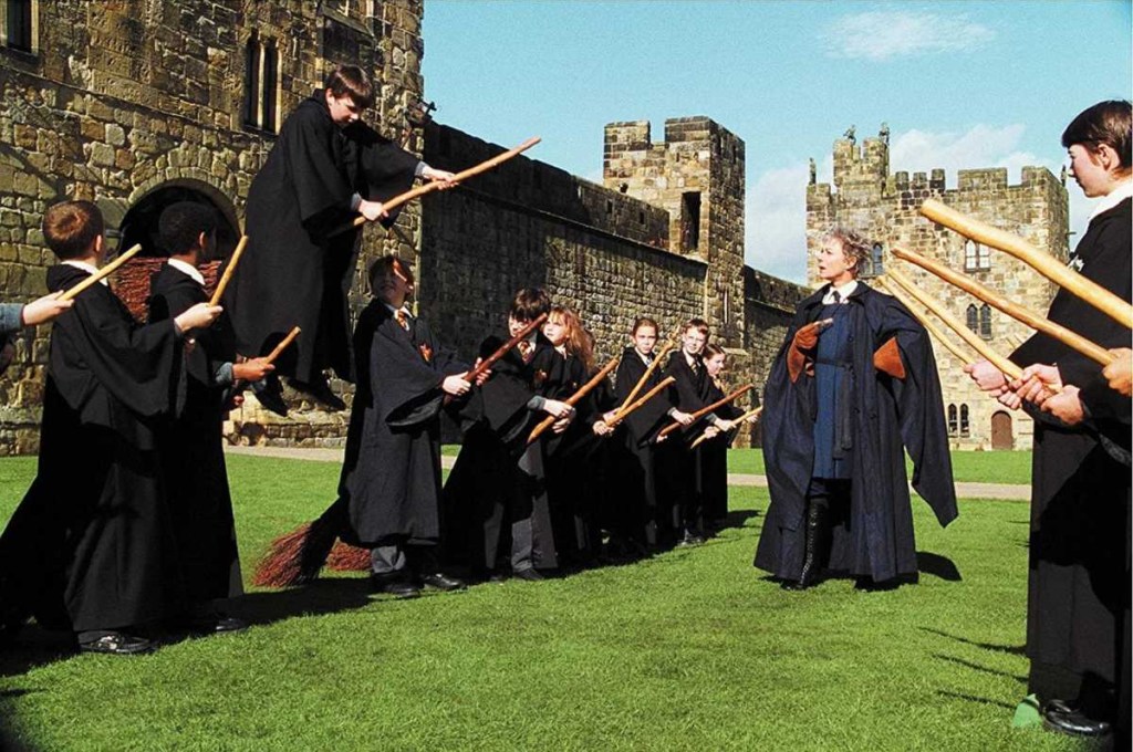 Harry Potter Cena do filme 'Harry Potter', com uma aula de educação física com vassouras voadoras