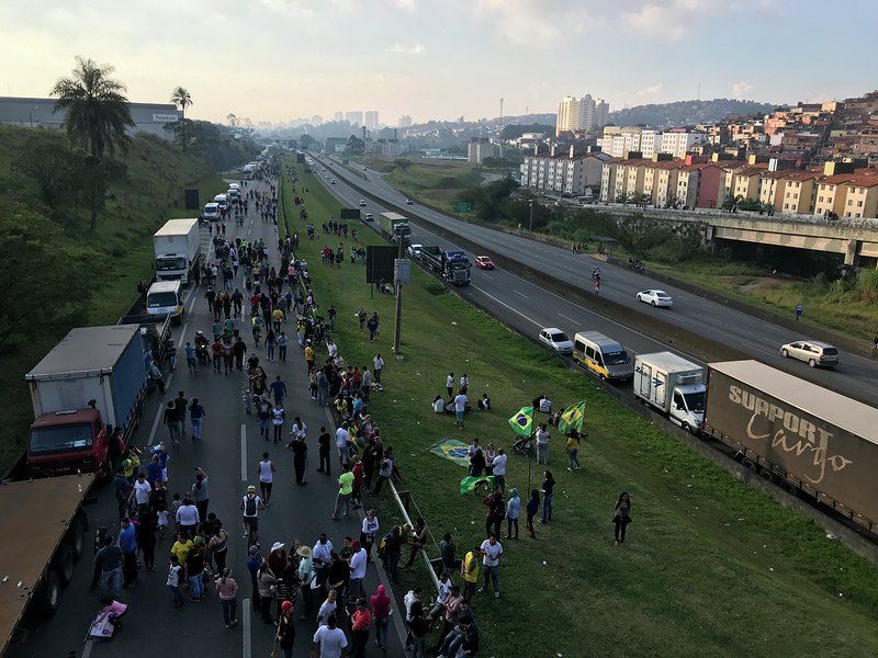 Greve dos caminhoneiros Greve dos caminhoneiros