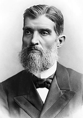 O fazendeiro paulista Prudente de Morais vence as eleições e assume em 1894. Nos 34 anos seguintes, o governo sai das mãos de militares e vai para os ricos plantadores de café de São Paulo e criadores de gado de Minas Gerais (a política do café com leite). Dois anos após sua posse, enfrenta a Guerra de Canudos.