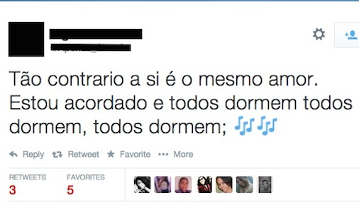 A antítese é a utilização de palavras ou ideias de sentido contrário. Nesse caso, não é contradição entre elas, como na letra da música do Legião Urbana. O eu lírico está acordado, enquanto todos dormem. Se houvesse contradição, como em estou dormindo acordado, seria paradoxo.