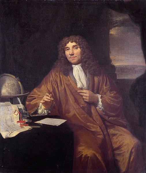 O primeiro cientista a observar a existência de organismos microscópicos foi o Antonie van Leeuwenhoek, que em 1673 conseguiu perceber a existência de micro-organismos utilizando um microscópio que ele mesmo tinha construído. O primeiro cientista a observar a existência de organismos microscópicos foi o Antonie van Leeuwenhoek, que em 1673 conseguiu perceber a existência de micro-organismos utilizando um microscópio que ele mesmo tinha construído.
