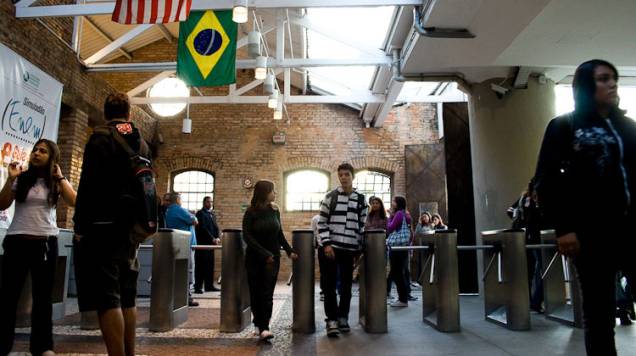 Ao contrário do que aconteceu no sábado, estudantes não encontraram dificuldade para chegar em suas salas Ao contrário do que aconteceu no sábado, estudantes não encontraram dificuldade para chegar em suas salas