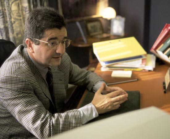 DIREITO - É a ciência que cuida da aplicação das normas jurídicas vigentes em um país, para organizar as relações entre indivíduos e grupos na sociedade. DIREITO - É a ciência que cuida da aplicação das normas jurídicas vigentes em um país, para organizar as relações entre indivíduos e grupos na sociedade.