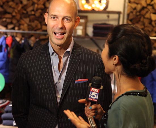 JORNALISMO - É a profissão voltado à procura e a divulgação de informações por meio de veículos de comunicação, como jornais, revistas, rádio, TV e internet. JORNALISMO - É a profissão voltado à procura e a divulgação de informações por meio de veículos de comunicação, como jornais, revistas, rádio, TV e internet.