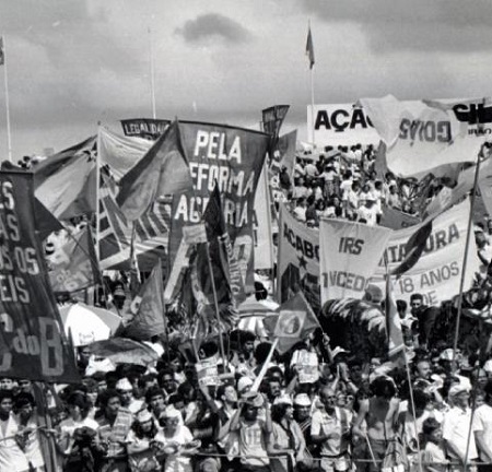Ditaduras na América Latina - Brasil, Argentina, Uruguai, Paraguai e Bolívia foram algumas das nações que perderam a democracia com golpes apoiados pelos Estados Unidos. Ditaduras na América Latina - Brasil, Argentina, Uruguai, Paraguai e Bolívia foram algumas das nações que perderam a democracia com golpes apoiados pelos Estados Unidos.