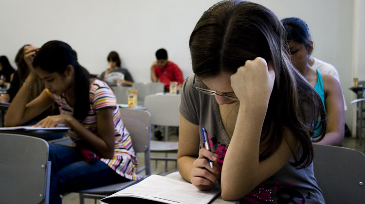 UFMG recebe pedidos de isenção para vestibular 2014