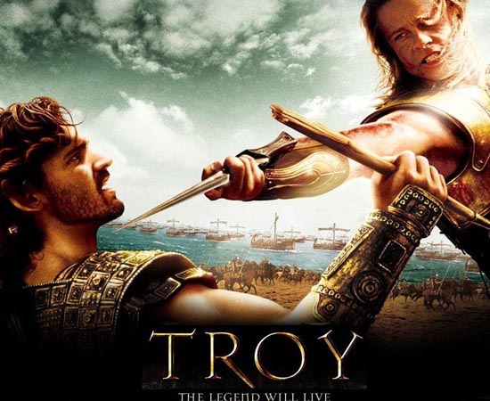 Tróia (2004) - Em1193 a.C., Menelau, rei de Esparta e irmão de Agamenon, organiza um banquete amigável e convida o seu inimigo, o príncipe Heitor, de Tróia. Helena, rainha de Esparta e a mulher mais bonita do mundo, apaixona-se por Paris, o impulsivo irmão de Heitor. Páris rouba Helena de seu marido, o rei Menelau, e a leva para Tróia, uma cidade cercada de muralhas. Em defesa da honra da família, Agamenon convoca todas as tribos da Grécia para trazer Helena de volta. Na verdade, ele também aproveita a situação para garantir a sua supremacia sobre o Império, já que Tróia é uma fortaleza que jamais foi invadida. Aquiles, rebelde e aparentemente invencível, junta-se a Agamenon para atacar Tróia.