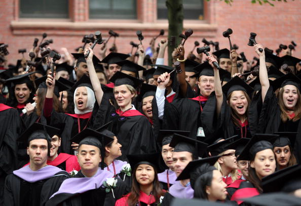 Quer fazer a graduação no exterior? Concorra a uma bolsa de preparação!