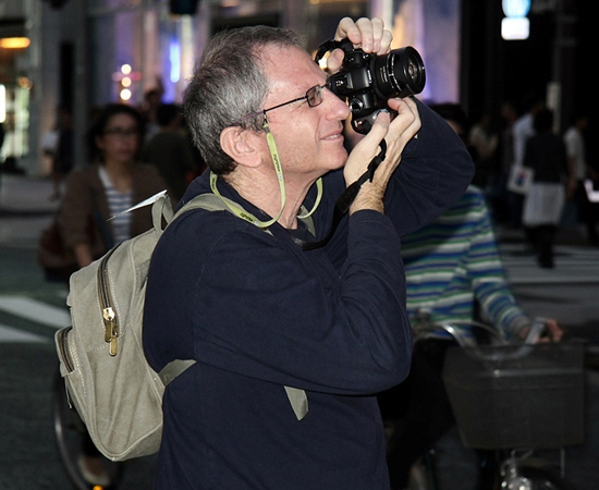 FOTOGRAFIA - É a captação de imagens com o uso de câmeras, sua gravação e reprodução em papel e meios digitais. Como a área de atuação é bem ampla, o profissional tem a possibilidade de viajar frequentemente. FOTOGRAFIA - É a captação de imagens com o uso de câmeras, sua gravação e reprodução em papel e meios digitais. Como a área de atuação é bem ampla, o profissional tem a possibilidade de viajar frequentemente.