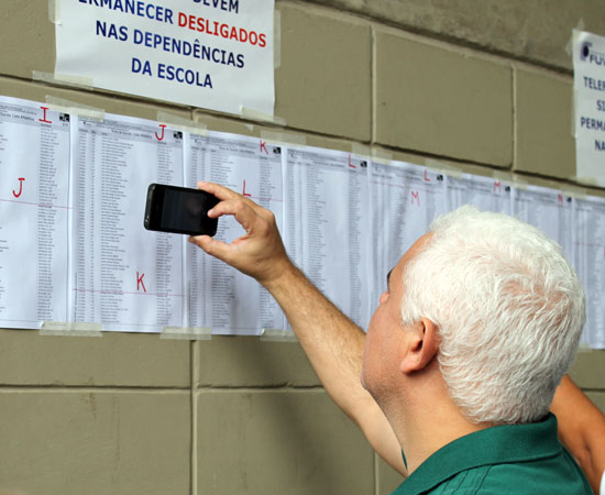 A Fundação Universitária para o Vestibular (Fuvest) realizou a primeira fase do seu processo seletivo neste domingo (25). A prova, que seleciona candidatos para a Universidade de São Paulo (USP, com 10.982 vagas) e a Faculdade de Ciências Médicas da Santa Casa de São Paulo (com 100 vagas), teve 90 questões de múltipla escolha.