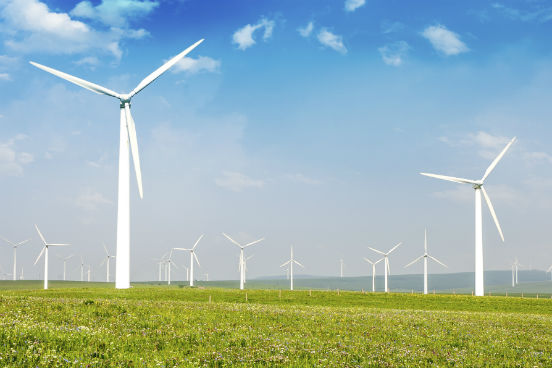 O curso apresenta o aluno aos principais desafios e obstáculos no caminho para a sustentabilidade social e ambiental. As aulas são divididas em três partes: o significado de desenvolvimento sustentável, uma breve história do desenvolvimento econômico e o crescimento dentro dos limites do planeta. Ele é oferecido pela Columbia University e tem duração de 5 horas. Todas as aulas estão gravadas e podem ser assistidas através do link no Leia mais. (Imagem: Thinkstock) O curso apresenta o aluno aos principais desafios e obstáculos no caminho para a sustentabilidade social e ambiental. As aulas são divididas em três partes: o significado de desenvolvimento sustentável, uma breve história do desenvolvimento econômico e o crescimento dentro dos limites do planeta. Ele é oferecido pela Columbia University e tem duração de 5 horas. Todas as aulas estão gravadas e podem ser assistidas através do link no Leia mais. (Imagem: Thinkstock)