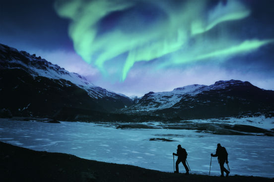 A termosfera, também chamada de ionosfera, é a camada onde ocorre a transmissão das ondas de rádio. Também é nela onde acontecem os fenômenos da aurora boreal e aurora austral. Na termosfera, a temperatura aumenta rapidamente conforme a altitude - sua temperatura média é de 1500 ºC. (Imagem: iStock)