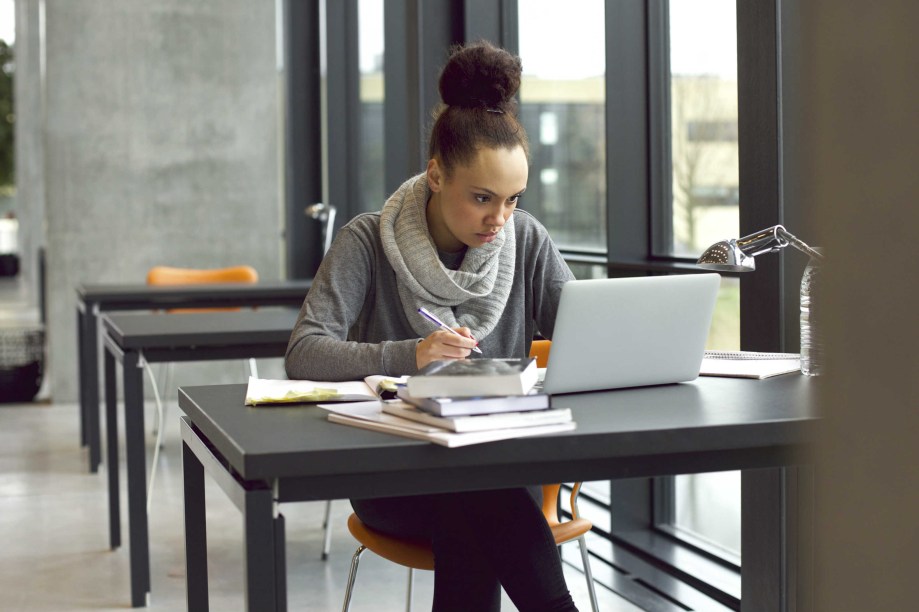 <strong>Fique por dentro. </strong>Entenda o modelo pedagógico da instituição e seus métodos de ensino e aprendizagem aplicados, bem como as tecnologias utilizadas. Esteja pronto para interagir com eles.