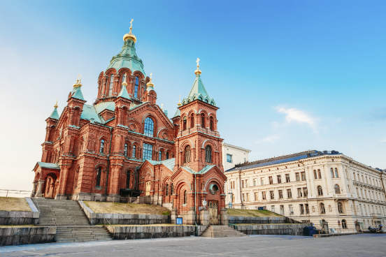 <strong>Finlândia</strong>. As instituições finlandesas oferecem mais de 500 cursos em inglês gratuitamente para estudantes estrangeiros, sendo a maioria deles em universidades politécnicas e de ciências aplicadas. Há também um site para consultar todas as ofertas: https://www.studyinfinland.fi/ (Imagem: iStock) <strong>Finlândia</strong>. As instituições finlandesas oferecem mais de 500 cursos em inglês gratuitamente para estudantes estrangeiros, sendo a maioria deles em universidades politécnicas e de ciências aplicadas. Há também um site para consultar todas as ofertas: https://www.studyinfinland.fi/ (Imagem: iStock)