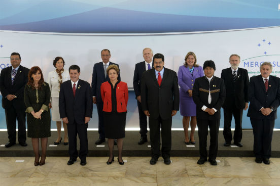 Os Estados partes se alternam na Presidência Pro Tempore do bloco a cada seis meses, seguindo a ordem alfabética do nome de cada país. A sucessão do cargo é realizada durante a Cúpula de Presidentes do Mercosul. (Imagem: Wikimedia Commons) Os Estados partes se alternam na Presidência Pro Tempore do bloco a cada seis meses, seguindo a ordem alfabética do nome de cada país. A sucessão do cargo é realizada durante a Cúpula de Presidentes do Mercosul. (Imagem: Wikimedia Commons)