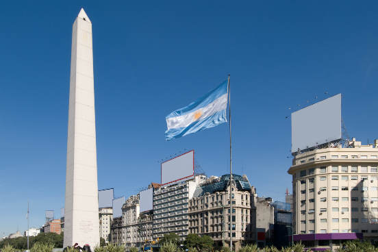 Os cidadãos do Mercosul também têm o direito à residência em qualquer país do bloco. É possível solicitar a concessão de residência temporária de até dois anos em outro país do Mercosul, e antes que esse prazo expire o interessado pode solicitar a residência permanente. (Imagem: Thinkstock) Os cidadãos do Mercosul também têm o direito à residência em qualquer país do bloco. É possível solicitar a concessão de residência temporária de até dois anos em outro país do Mercosul, e antes que esse prazo expire o interessado pode solicitar a residência permanente. (Imagem: Thinkstock)