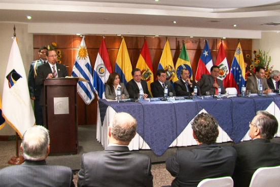 O Focem existe para diminuir as assimetrias entre os países do Mercosul. Através dele, são financiados programas para promover a convergência estrutural em várias áreas, principalmente das economias menores do bloco, o que é fundamental para a construção de um Mercosul mais justo e solidário. Os principais beneficiários dos projetos aprovados pelo Focem são Uruguai e Paraguai, que recebem respectivamente 48% e 32% dos recursos levantados pelo fundo. (Imagem: Wikimedia Commons) O Focem existe para diminuir as assimetrias entre os países do Mercosul. Através dele, são financiados programas para promover a convergência estrutural em várias áreas, principalmente das economias menores do bloco, o que é fundamental para a construção de um Mercosul mais justo e solidário. Os principais beneficiários dos projetos aprovados pelo Focem são Uruguai e Paraguai, que recebem respectivamente 48% e 32% dos recursos levantados pelo fundo. (Imagem: Wikimedia Commons)