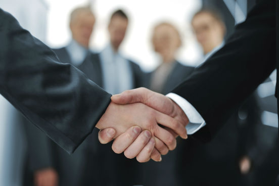 A manutenção do contato também é algo muito importante. Retribua, crie oportunidades e lembre dos seus contatos não só quando precisar de ajuda. (Imagem: Thinkstock) A manutenção do contato também é algo muito importante. Retribua, crie oportunidades e lembre dos seus contatos não só quando precisar de ajuda. (Imagem: Thinkstock)