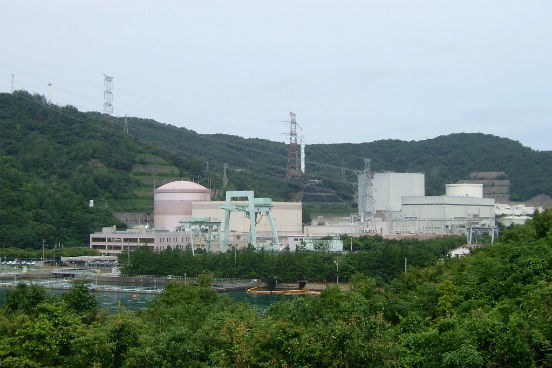 <strong>Tsuruga (Japão). </strong>Em março de 1981, a drenagem de um reator causou um vazamento de radioatividade. No entanto, o caso foi anunciado apenas no mês de abril. Estima-se que entre 16 e 44 mil toneladas de resíduos radioativos vazaram para a atmosfera, e que mais de 270 pessoas foram contaminadas pela radiação. <strong>Tsuruga (Japão). </strong>Em março de 1981, a drenagem de um reator causou um vazamento de radioatividade. No entanto, o caso foi anunciado apenas no mês de abril. Estima-se que entre 16 e 44 mil toneladas de resíduos radioativos vazaram para a atmosfera, e que mais de 270 pessoas foram contaminadas pela radiação.