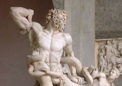 O período Helenístico é marcado pelo desgaste. A sociedade grega está divida e enfraquecida. A democracia foi enterrada. Os macedônios vêem ali uma oportunidade e invadem a península. Logo, dominam também o Império Persa. Surge o helenismo, uma mistura cultural que reúne referências de diversos povos: gregos, macedônios e persas. Imagem: Wiki Commons O período Helenístico é marcado pelo desgaste. A sociedade grega está divida e enfraquecida. A democracia foi enterrada. Os macedônios vêem ali uma oportunidade e invadem a península. Logo, dominam também o Império Persa. Surge o helenismo, uma mistura cultural que reúne referências de diversos povos: gregos, macedônios e persas. Imagem: Wiki Commons