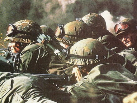 A maior parte do confronto ocorreu em tribunais, mas em 1982 a diplomacia foi deixada de lado. A Argentina - então uma ditadura militar - tomou as ilhas pela força, mas a Inglaterra reagiu rapidamente e venceu a guerra. O assunto não foi resolvido. O governo da Argentina contesta a posse britânica das ilhas, que têm cerca de 2 mil habitantes. (Foto: Wikimedia Commons) A maior parte do confronto ocorreu em tribunais, mas em 1982 a diplomacia foi deixada de lado. A Argentina - então uma ditadura militar - tomou as ilhas pela força, mas a Inglaterra reagiu rapidamente e venceu a guerra. O assunto não foi resolvido. O governo da Argentina contesta a posse britânica das ilhas, que têm cerca de 2 mil habitantes. (Foto: Wikimedia Commons)