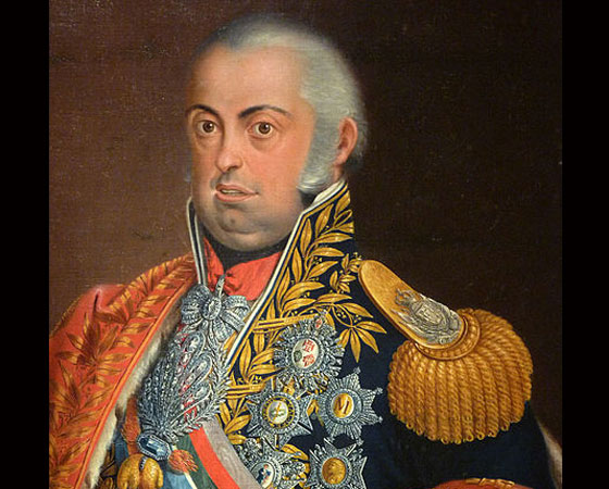 Dom João VI, rei de Portugal, assina um tratado que reconhece a independência do Brasil, proclamada por seu filho dom Pedro três anos antes. O acordo previa o pagamento de uma indenização de 2 milhões de libras esterlinas aos portugueses, além de garantir a dom João VI o direito de usar o título de imperador honorário brasileiro.