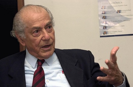 O primeiro passo para a luta armada partiu de Leonel Brizola, ex-governador do Rio Grande do Sul. Exilado no Uruguai, ele fundou o Movimento Nacionalista Revolucionário e mandou guerrilheiros para treinamento em Cuba. O primeiro passo para a luta armada partiu de Leonel Brizola, ex-governador do Rio Grande do Sul. Exilado no Uruguai, ele fundou o Movimento Nacionalista Revolucionário e mandou guerrilheiros para treinamento em Cuba.