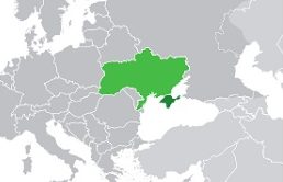 A crise na Crimeia envolve Rússia, Ucrânia, União Europeia e os Estados Unidos. Neste mês, 95% dos eleitores da região - a maioria de origem russa - votaram pela anexação da Crimeia pela Rússia. A Crimeia era parte da Rússia até 1954, quando foi cedida à Ucrânia, que também era da União Soviética. O mapa mostra a Ucrânia (verde claro) e a Crimeia (verde escuro). (Foto:Wikimedia Commons) A crise na Crimeia envolve Rússia, Ucrânia, União Europeia e os Estados Unidos. Neste mês, 95% dos eleitores da região - a maioria de origem russa - votaram pela anexação da Crimeia pela Rússia. A Crimeia era parte da Rússia até 1954, quando foi cedida à Ucrânia, que também era da União Soviética. O mapa mostra a Ucrânia (verde claro) e a Crimeia (verde escuro). (Foto:Wikimedia Commons)