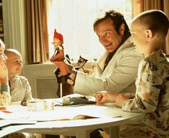 Dr. Patch Adams do filme O Amor é Contagioso. É bom lembrar que a história é baseada em fatos reais e que o médico existe de verdade ;). Dr. Patch Adams do filme O Amor é Contagioso. É bom lembrar que a história é baseada em fatos reais e que o médico existe de verdade ;).