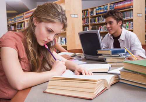 menina-livro-menino-laptop.jpg