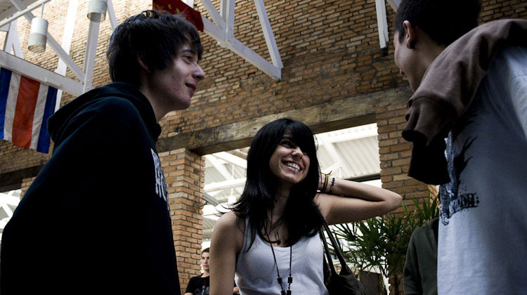 Alunos conversam antes do primeiro dia das provas de Matemática e Ciências Humanas Alunos conversam antes do primeiro dia das provas de Matemática e Ciências Humanas