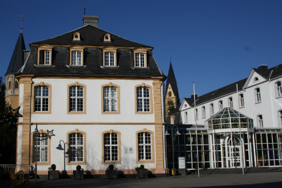 Já o programa Kellogg-Beisheim, que é resultado de uma parceria entre Estados Unidos e Alemanha, teve 68% de seus alunos promovidos ou envolvidos em um negócio próprio depois de terem concluído o curso. Eles também receberam, em média, 51,4% de aumento em seus salários um ano após o término do curso. (Imagem: Wikimedia Commons/Reinhardhauke) Já o programa Kellogg-Beisheim, que é resultado de uma parceria entre Estados Unidos e Alemanha, teve 68% de seus alunos promovidos ou envolvidos em um negócio próprio depois de terem concluído o curso. Eles também receberam, em média, 51,4% de aumento em seus salários um ano após o término do curso. (Imagem: Wikimedia Commons/Reinhardhauke)