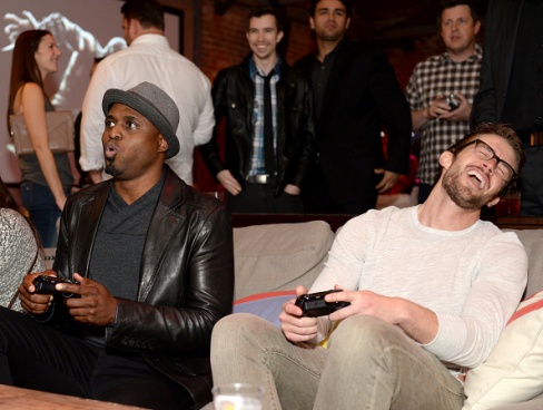 <strong>5 - Videogame. </strong>Na sua cabeça, você pensa É um só partidinha. O problema é que você não avisou para os seus amigos. De repente, você vira a noite no videogame. Acontece, mas separe um dia para o lazer. Vai ser bem melhor jogar sem culpa. <strong>5 - Videogame. </strong>Na sua cabeça, você pensa É um só partidinha. O problema é que você não avisou para os seus amigos. De repente, você vira a noite no videogame. Acontece, mas separe um dia para o lazer. Vai ser bem melhor jogar sem culpa.