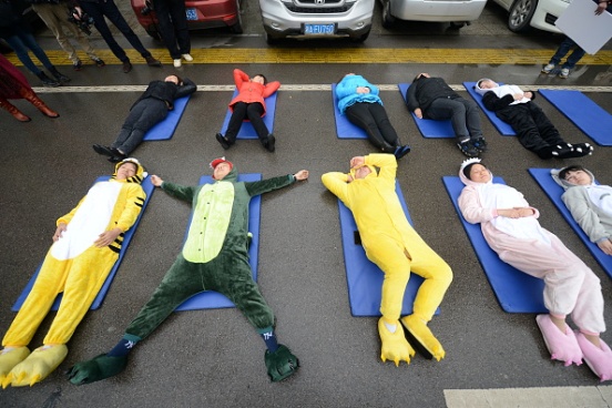 <strong>6 - Dormir sem despertador. </strong>Você chega da escola e promete a si mesmo que vai dormir meia hora. Detalhe, não coloca o despertador. O que acontece? Você acorda quatro horas depois. Dica: confie na sua força de vontade, mas deixe o relógio do lado. <strong>6 - Dormir sem despertador. </strong>Você chega da escola e promete a si mesmo que vai dormir meia hora. Detalhe, não coloca o despertador. O que acontece? Você acorda quatro horas depois. Dica: confie na sua força de vontade, mas deixe o relógio do lado.