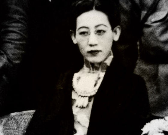 Jin Bihui foi espiã para o Japão na corte do último imperador da China, Pu Yi. Bela e inteligente, era amante do principal assessor militar do imperador. Gostava de usar roupas masculinas. Segundo uma versão, sofreu abuso sexual na infância. Foi executada como traidora pelo governo nacionalista chinês em 1948. Imagem: Getty Images Jin Bihui foi espiã para o Japão na corte do último imperador da China, Pu Yi. Bela e inteligente, era amante do principal assessor militar do imperador. Gostava de usar roupas masculinas. Segundo uma versão, sofreu abuso sexual na infância. Foi executada como traidora pelo governo nacionalista chinês em 1948. Imagem: Getty Images
