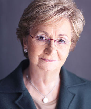 Este caso, ocorrido durante a Revolução Cubana, ficou muito tempo em segredo. Juanita Castro, irmã do ex-presidente cubano Fidel Castro e do atual Raúl Castro, trabalhou para a CIA entre 1961 e 1964, em Havana - uma relação estreita com o arqui-inimigo de sua família. Juanita vive no exílio há mais de 45 anos e nunca mais falou com os irmãos. Mas, para Juanita Castro, os verdadeiros traidores foram seus irmãos. Devotada revolucionária, responsável pela construção de clínicas e hospitais em Cuba, ficou desapontada com Fidel e Raúl quando tiveram início as prisões, fuzilamentos e confisco de propriedades no país. Imagem: Getty Images Este caso, ocorrido durante a Revolução Cubana, ficou muito tempo em segredo. Juanita Castro, irmã do ex-presidente cubano Fidel Castro e do atual Raúl Castro, trabalhou para a CIA entre 1961 e 1964, em Havana - uma relação estreita com o arqui-inimigo de sua família. Juanita vive no exílio há mais de 45 anos e nunca mais falou com os irmãos. Mas, para Juanita Castro, os verdadeiros traidores foram seus irmãos. Devotada revolucionária, responsável pela construção de clínicas e hospitais em Cuba, ficou desapontada com Fidel e Raúl quando tiveram início as prisões, fuzilamentos e confisco de propriedades no país. Imagem: Getty Images