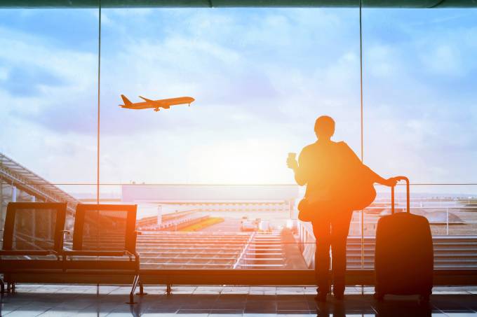 Viajar, intercâmbio, avião, aeroporto