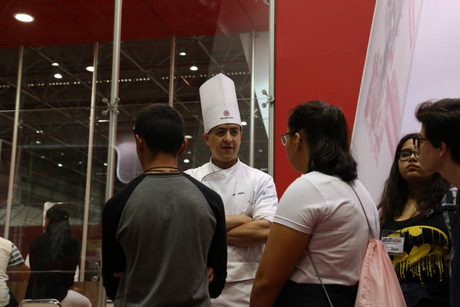 A Feira Guia do Estudante 2017 rolou entre os dias 14 e 16 de setembro no Anhembi, em São Paulo. Os visitantes puderam conferir palestras, simulados, jogos, testes vocacionais, dicas de estudo, orientação vocacional, informações de cursos no exterior, dicas de financiamento estudantil, oficinas profissionais e muito mais. A Feira Guia do Estudante 2017 rolou entre os dias 14 e 16 de setembro no Anhembi, em São Paulo. Os visitantes puderam conferir palestras, simulados, jogos, testes vocacionais, dicas de estudo, orientação vocacional, informações de cursos no exterior, dicas de financiamento estudantil, oficinas profissionais e muito mais.