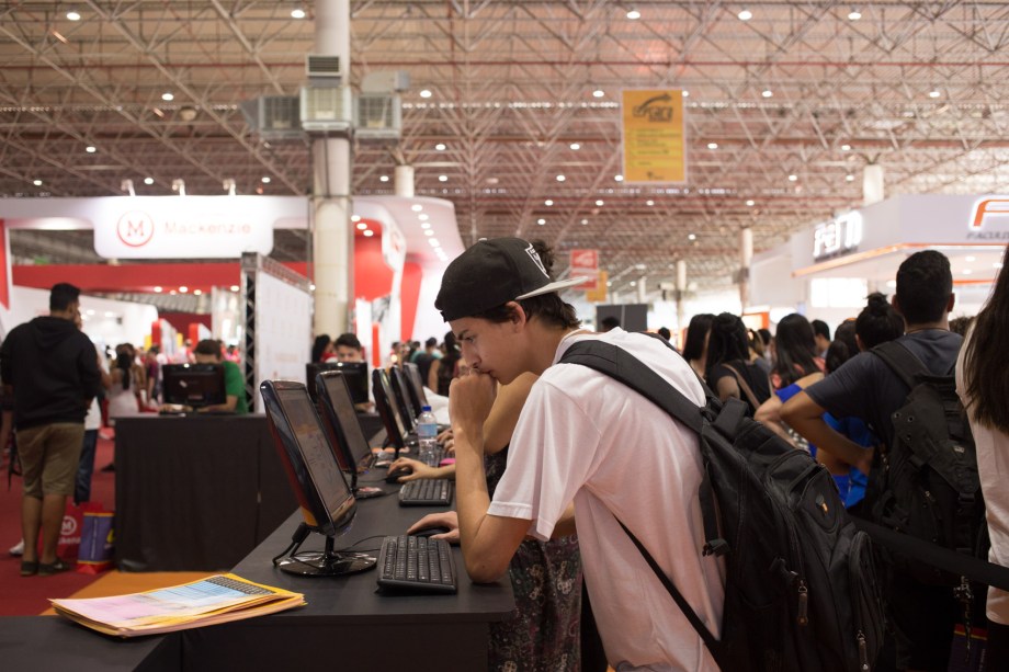 A Feira Guia do Estudante 2017 rolou entre os dias 14 e 16 de setembro no Anhembi, em São Paulo. Os visitantes puderam conferir palestras, simulados, jogos, testes vocacionais, dicas de estudo, orientação vocacional, informações de cursos no exterior, dicas de financiamento estudantil, oficinas profissionais e muito mais.