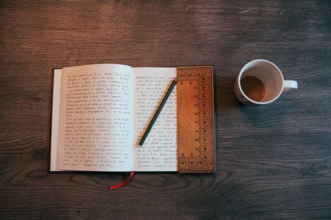 Caderno, café, escrever