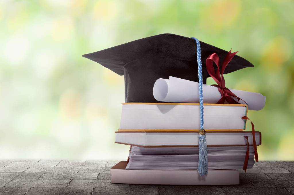 GE Bolsas: cursos de Letras com até 76% de desconto