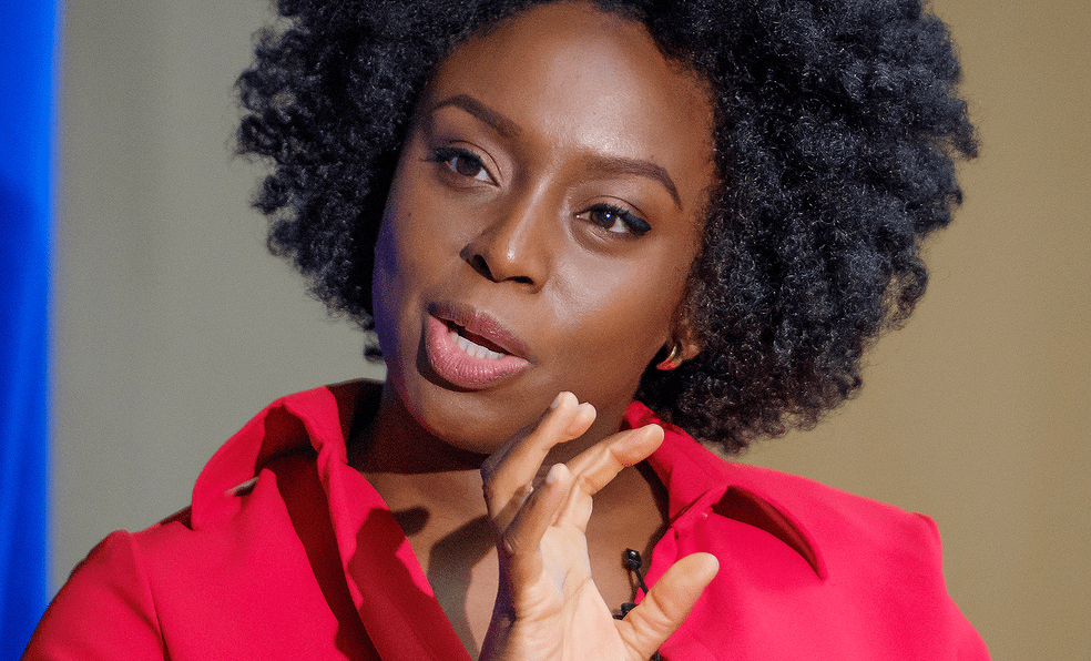 A filósofa nigeriana Chimamanda Ngozi Adichie