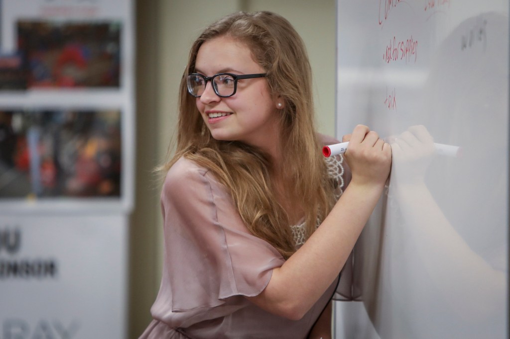 Por que meninas fazem menos cursos de exatas? Porque elas leem melhor