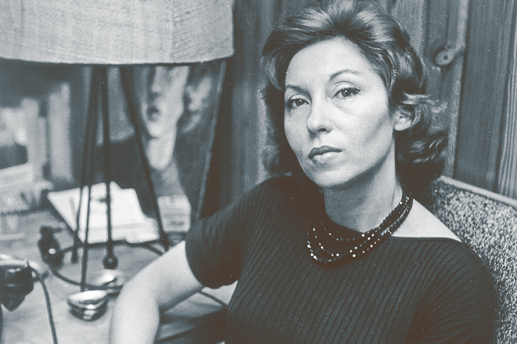 Clarice Lispector posando para foto