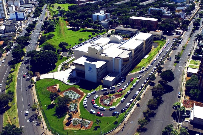 Universidade Federal de Uberlândia cortará bolsas e transporte por causa do contingenciamento