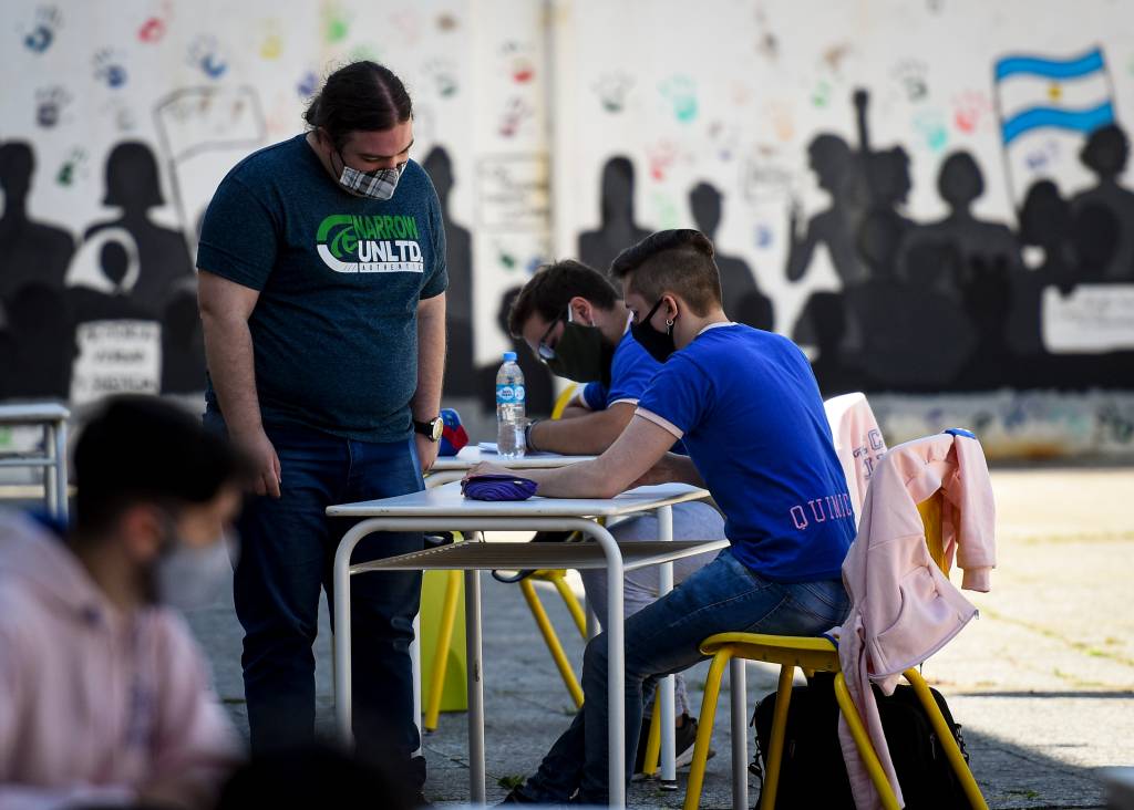 Como cuidar da saúde física e mental na volta às aulas presenciais