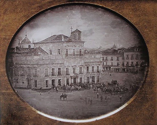 O Paço da Cidade, no Rio de Janeiro, é o protagonista da primeira fotografia tirada no Brasil, pelo francês Louis Compte