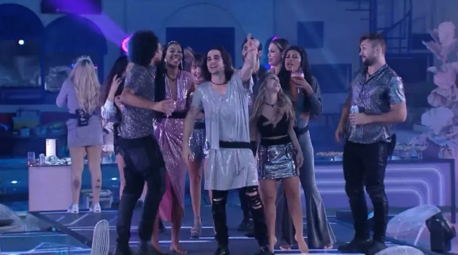 Fiuk usa peça parecida com vestido em festa do BBB