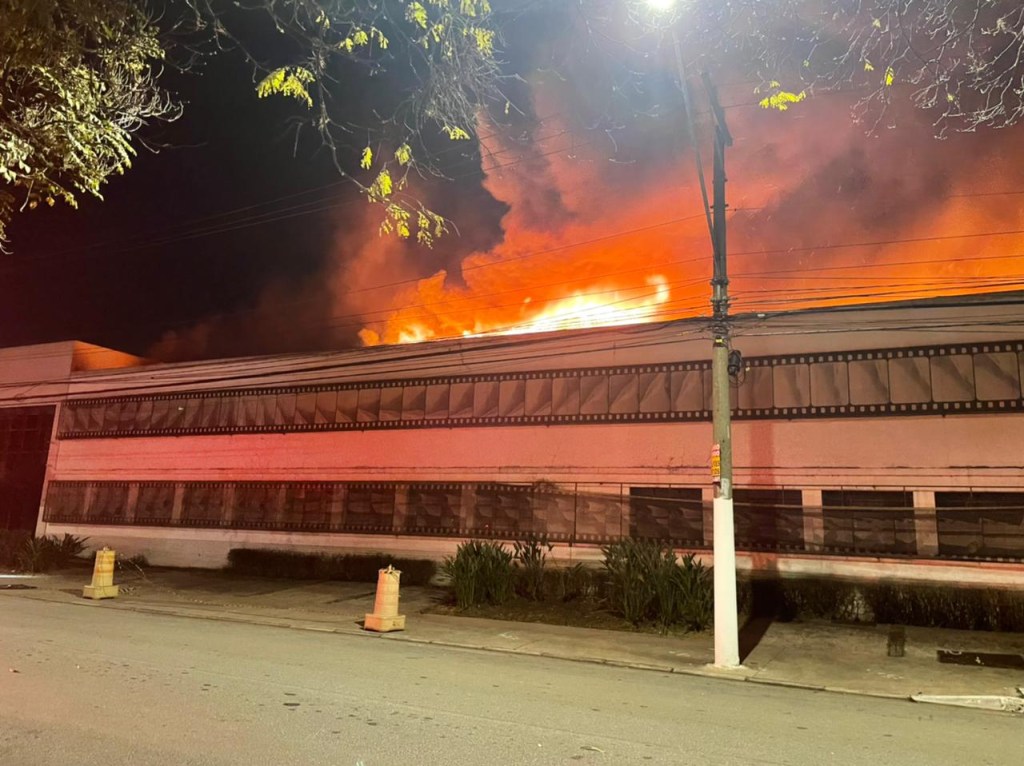 Incêndio atinge a Cinemateca, que guarda maior acervo audiovisual brasileiro.