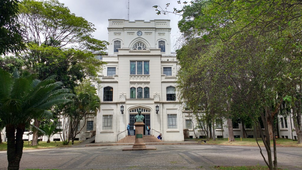 Fachada da Faculdade de Medicina da USP